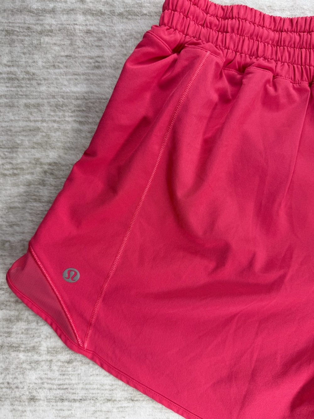 LULULEMON Hotty Hot HOT Pink High Rise Running Shorts Glaze Pink 4β Long Size 6 - Picture 4 of 8